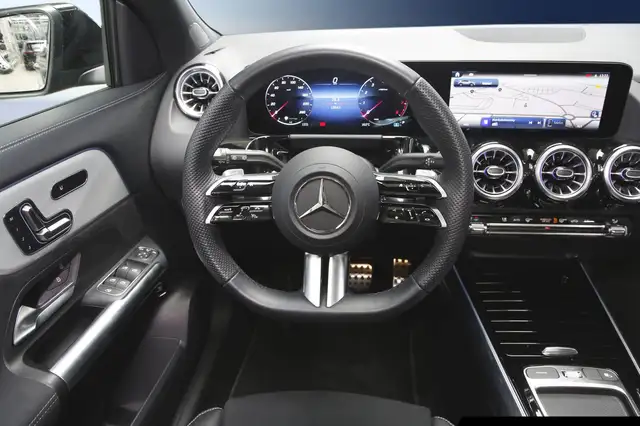 Mercedes-Benz Gla view 12