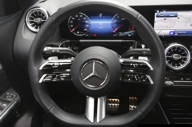 Mercedes-Benz Gla view 13