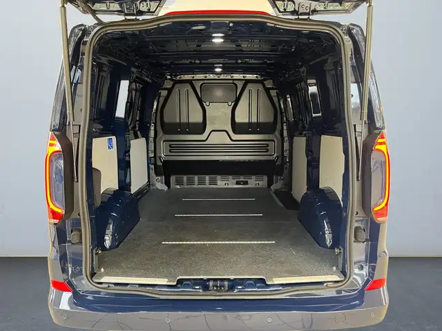 Volkswagen Transporter view 14