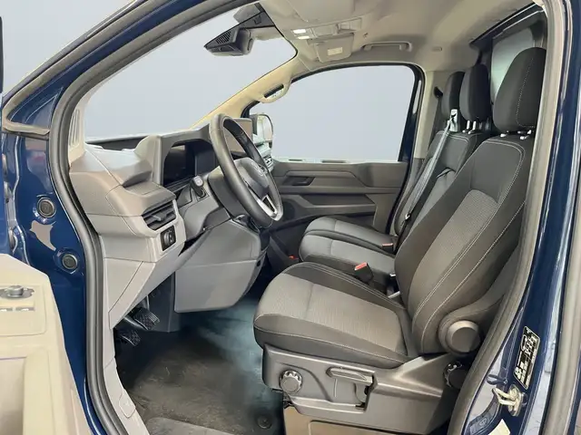 Volkswagen Transporter view 7