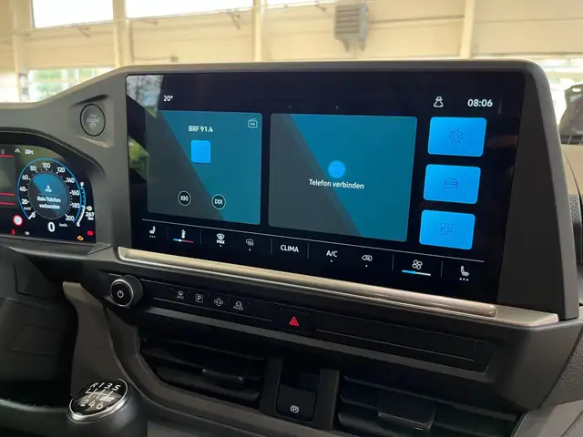 Volkswagen Transporter view 13