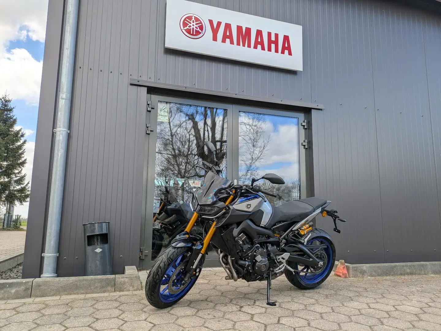 Yamaha MT-09 SP RN43 Plateado - 1