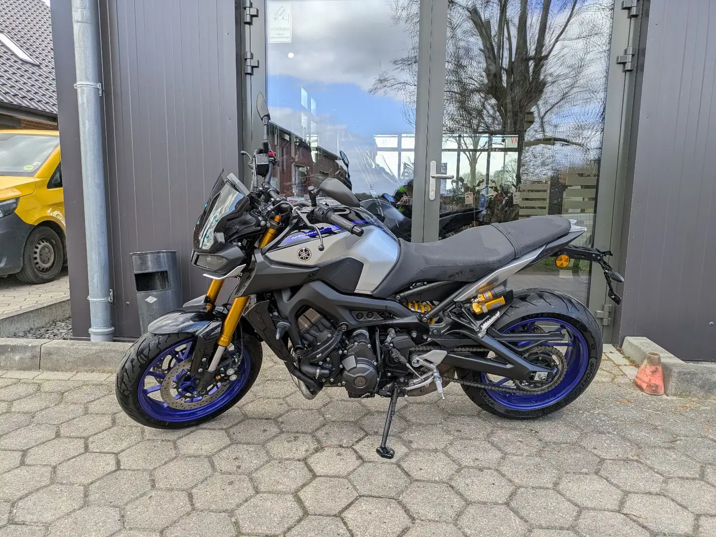 Yamaha MT-09 SP RN43 Plateado - 2