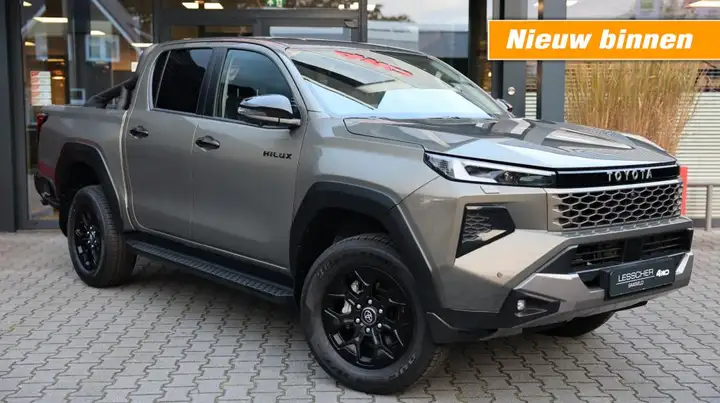 Toyota Hilux 2.8 D-4D DUBBEL CABIN 48V HYBRIDE INVINCIBLE A/T 4