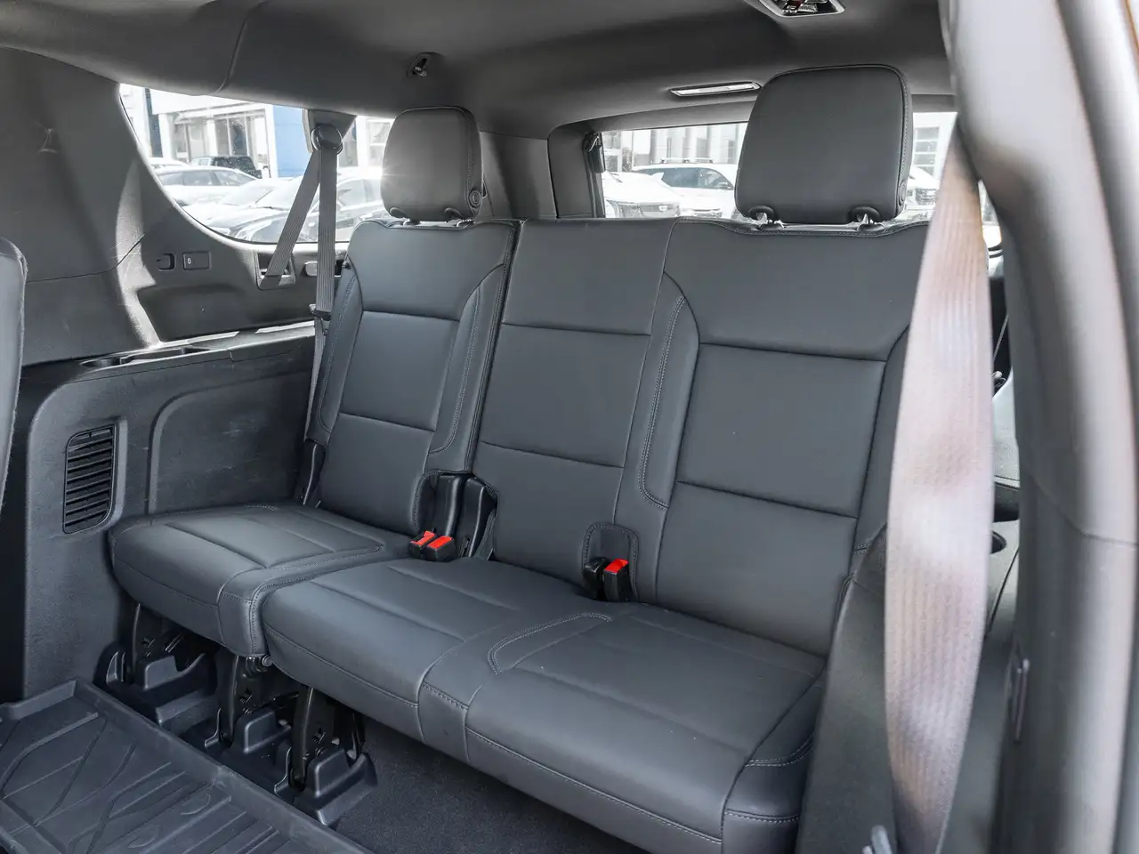 Chevrolet Suburban снимка Chevrolet Suburban