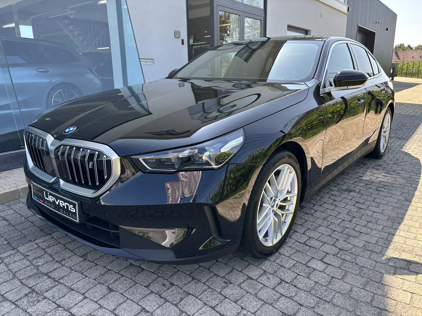 BMW i5 eDrive40 Individual - Nieuwprijs 96.330,00 - 1