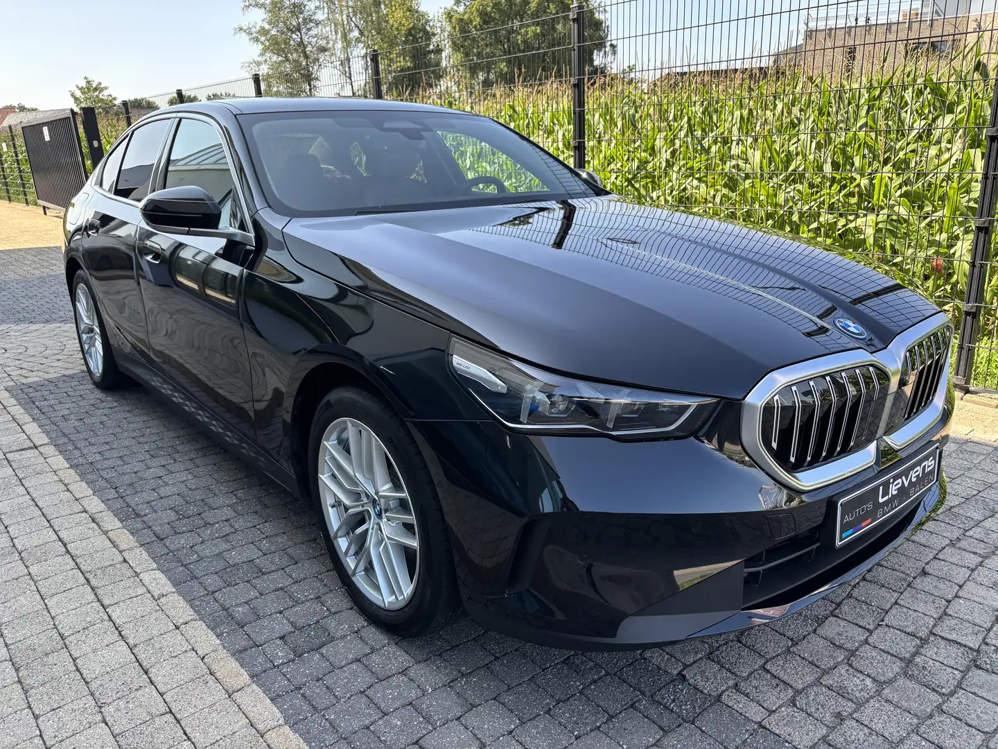 BMW i5 eDrive40 Individual - Nieuwprijs 96.330,00 - 2