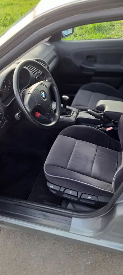 BMW 320i, foto 8