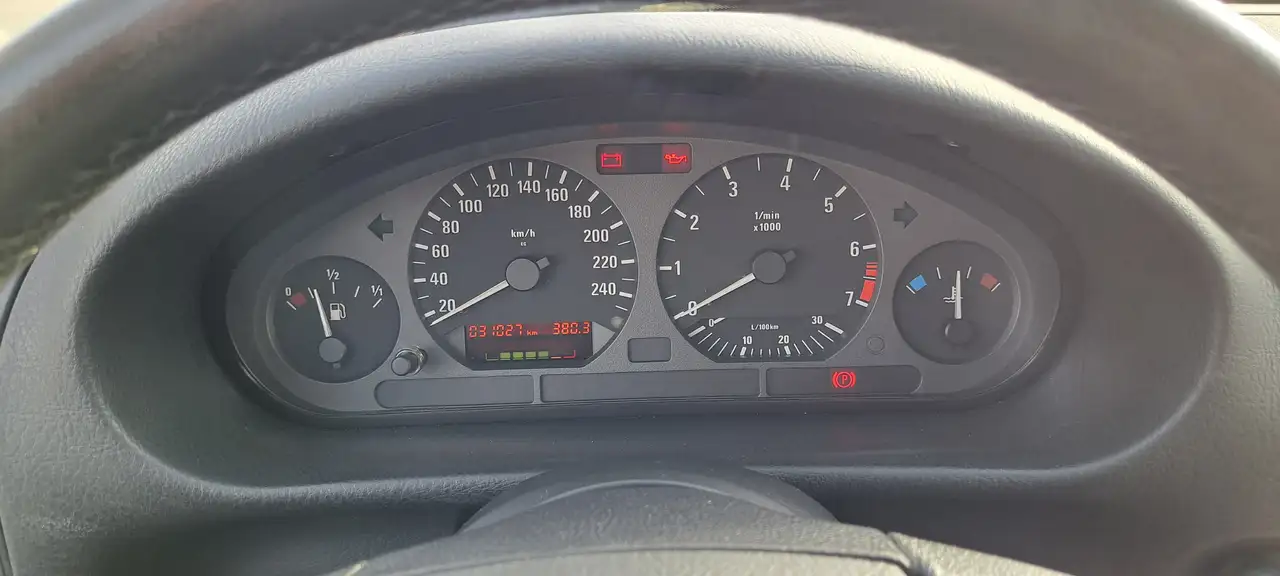 BMW 320i, foto 5