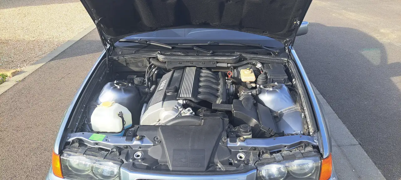 BMW 320i, foto 11