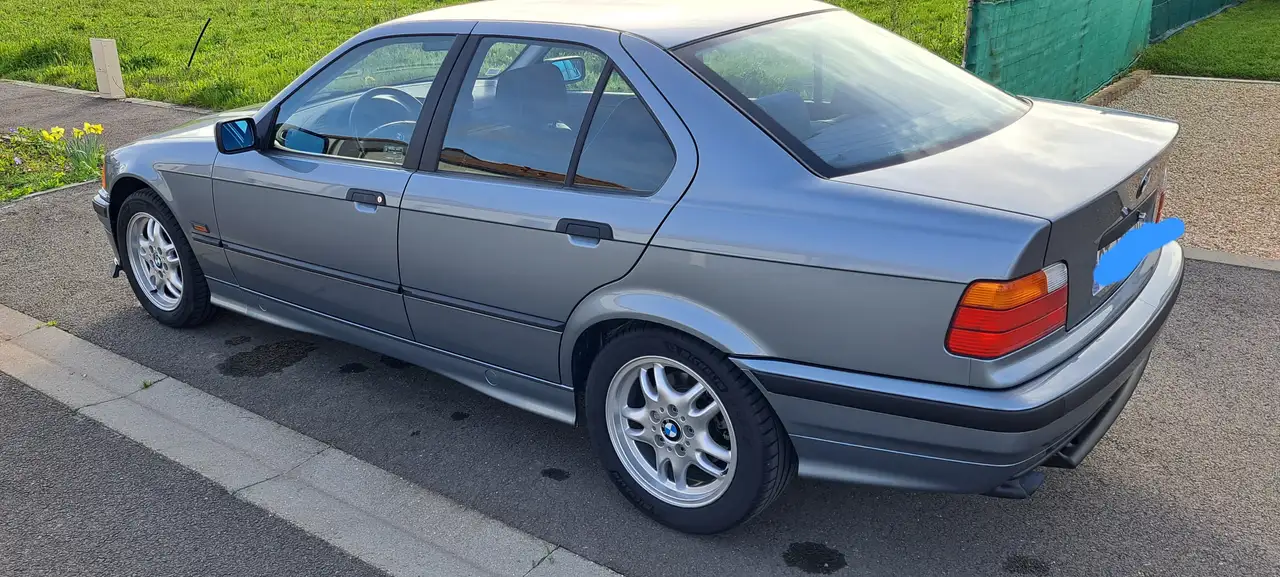 BMW 320i, foto 12