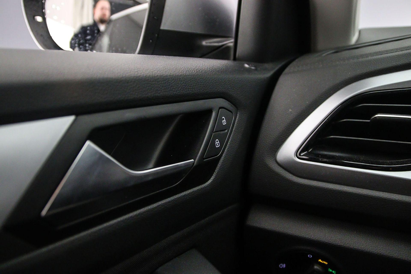 Volkswagen T-Roc Life Edition 1.0 TSI 115pk Adaptive cruise control — photo 13