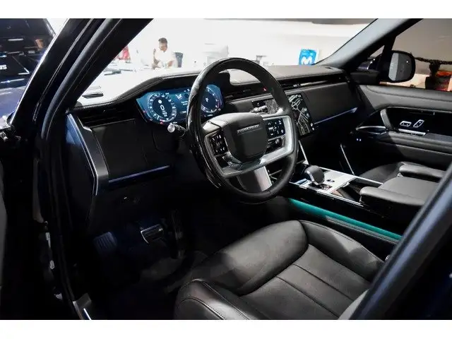 Land Rover Range Rover view 3