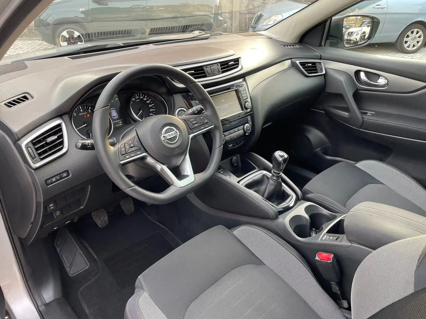 Nissan Qashqai Qashqai 1.2 dig-t Tekna+TETTO+360+19''+LED Plateado - 2