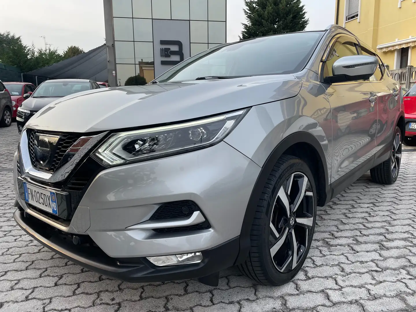Nissan Qashqai Qashqai 1.2 dig-t Tekna+TETTO+360+19''+LED Plateado - 1