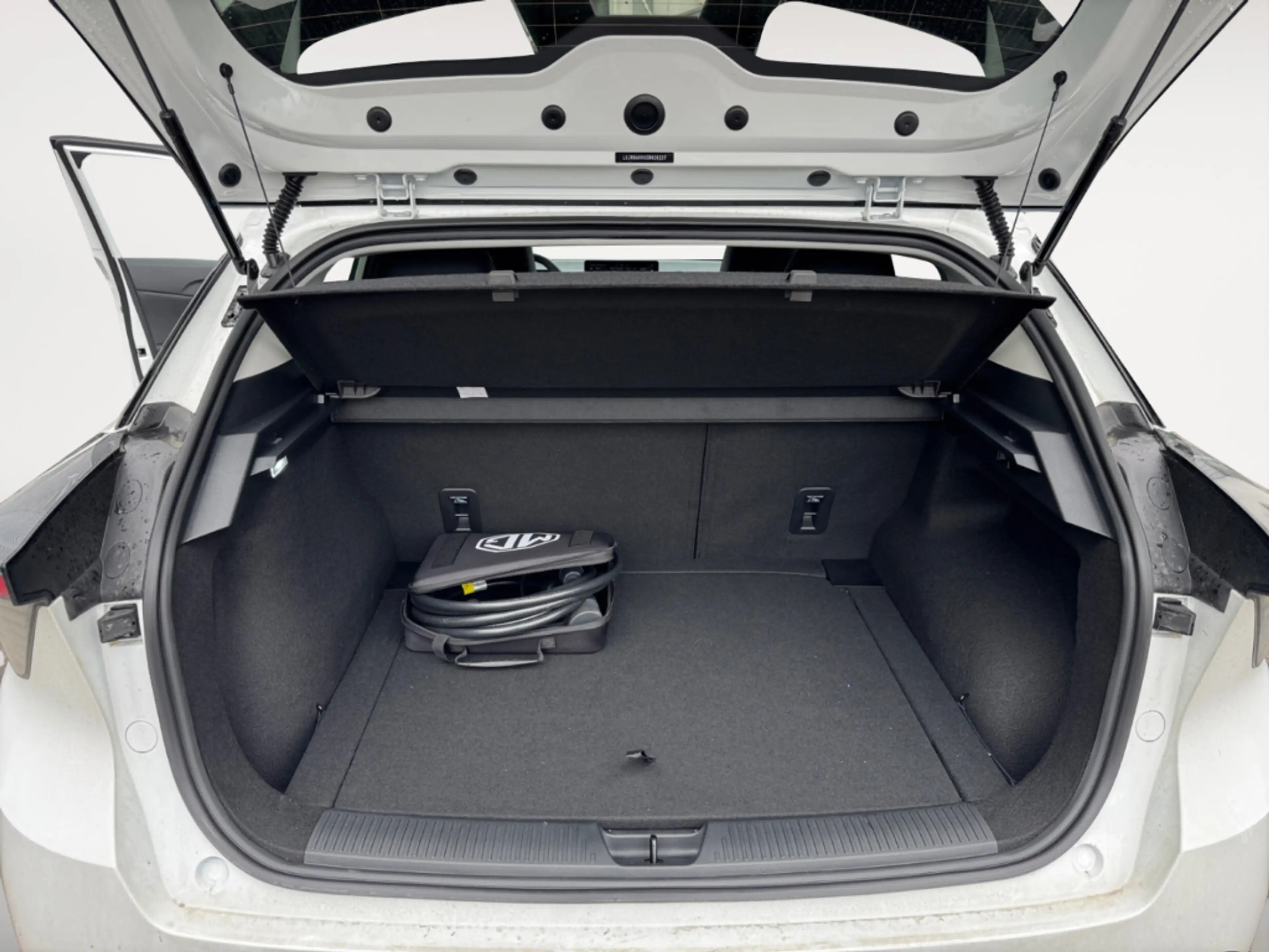 MG MG4 Luxury 49kWh Rundumsichtkameras Navi Sitzheizung L — photo 12