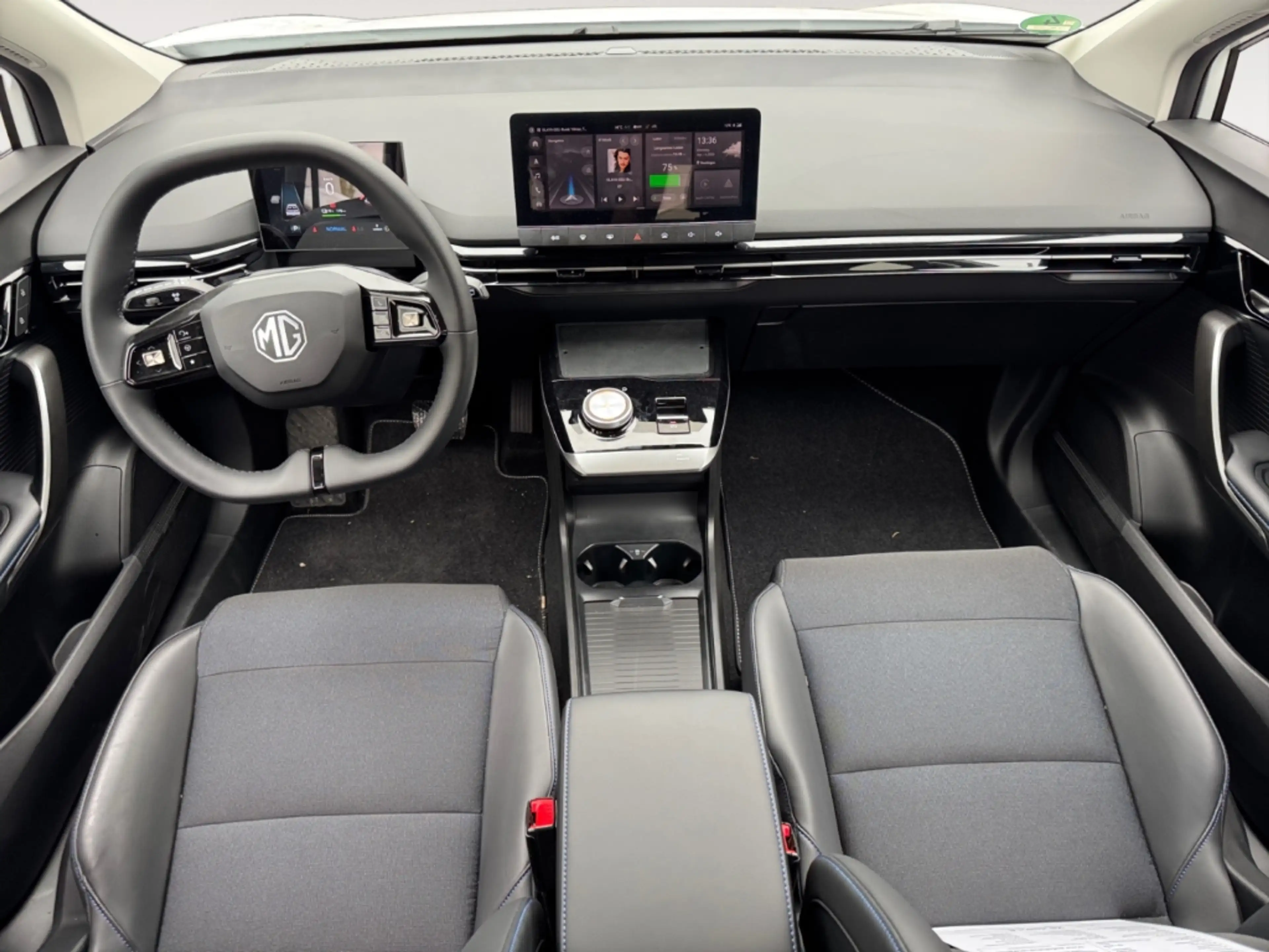 MG MG4 Luxury 49kWh Rundumsichtkameras Navi Sitzheizung L — photo 9