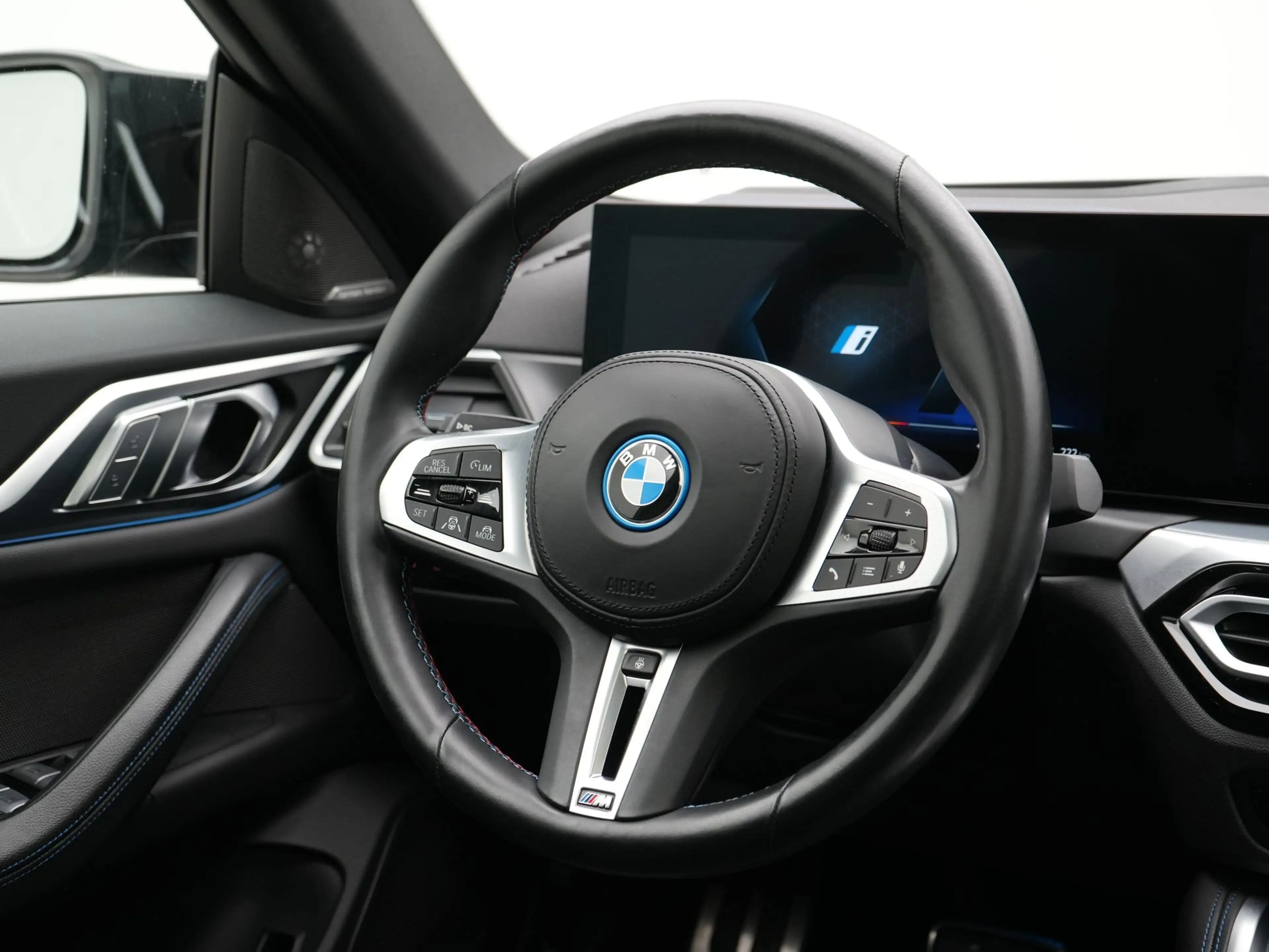 BMW i4 M50 High Executive 84 kWh SoH 97% — photo 2