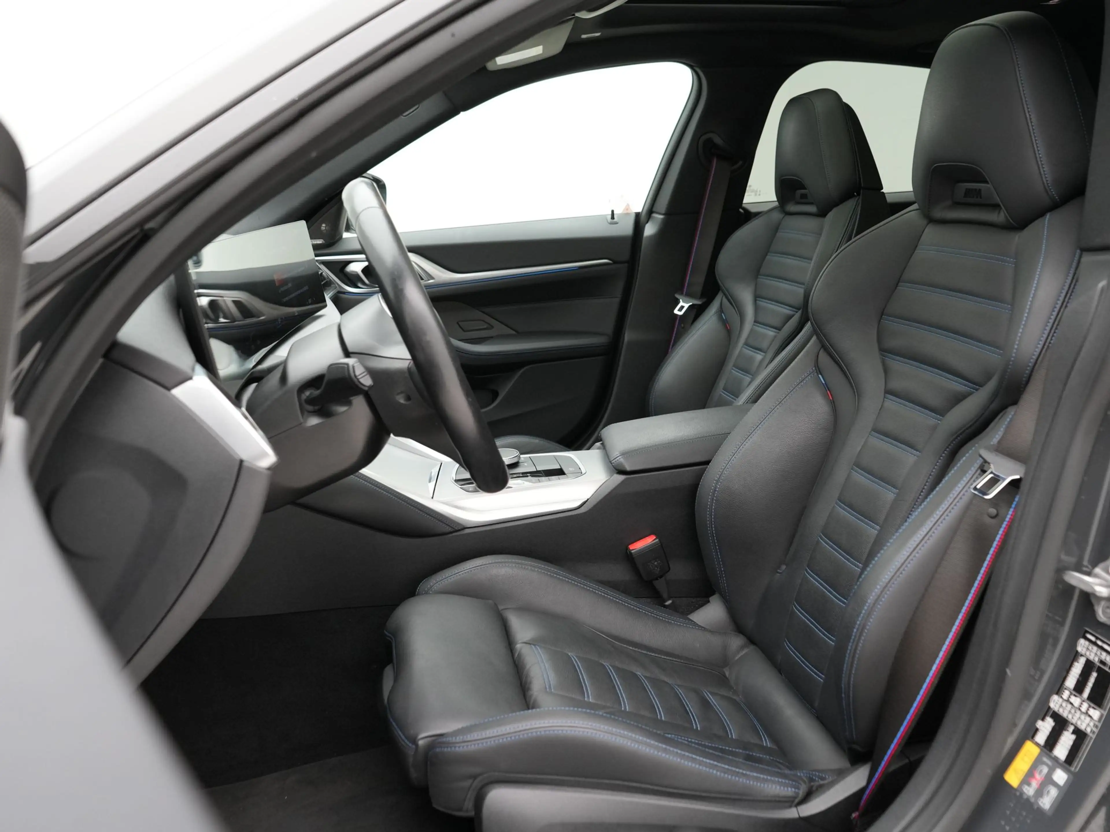 BMW i4 M50 High Executive 84 kWh SoH 97% — photo 4
