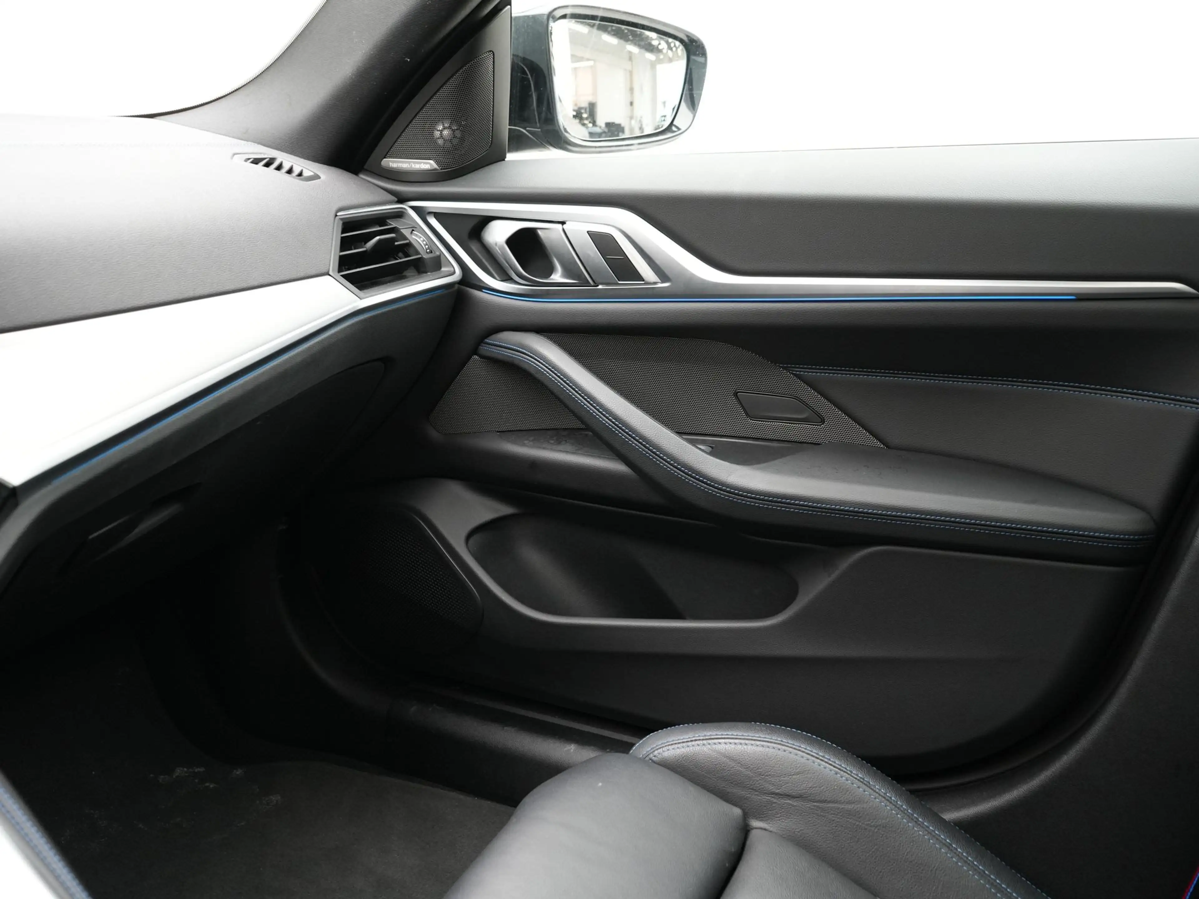 BMW i4 M50 High Executive 84 kWh SoH 97% — photo 15