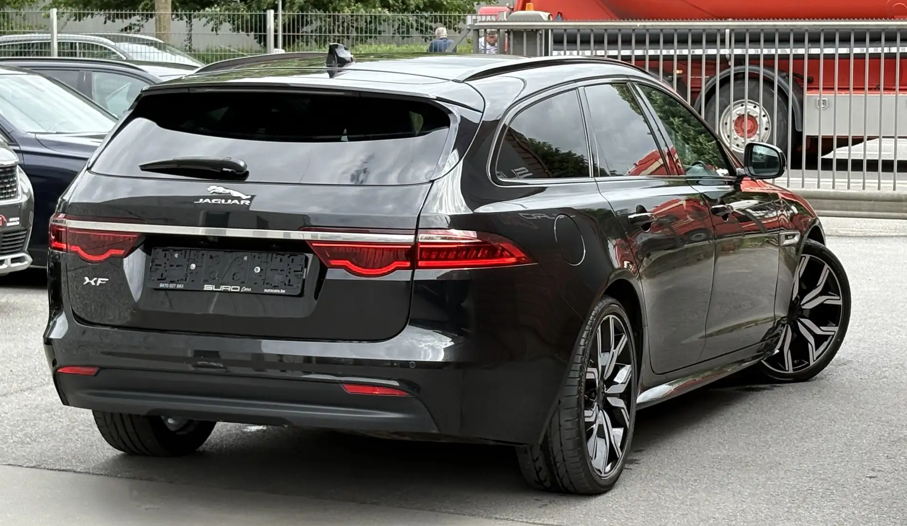 Jaguar XF Sportbrake 2.0 D E-Performance R-Sport (EU6.2) Zwart - 2