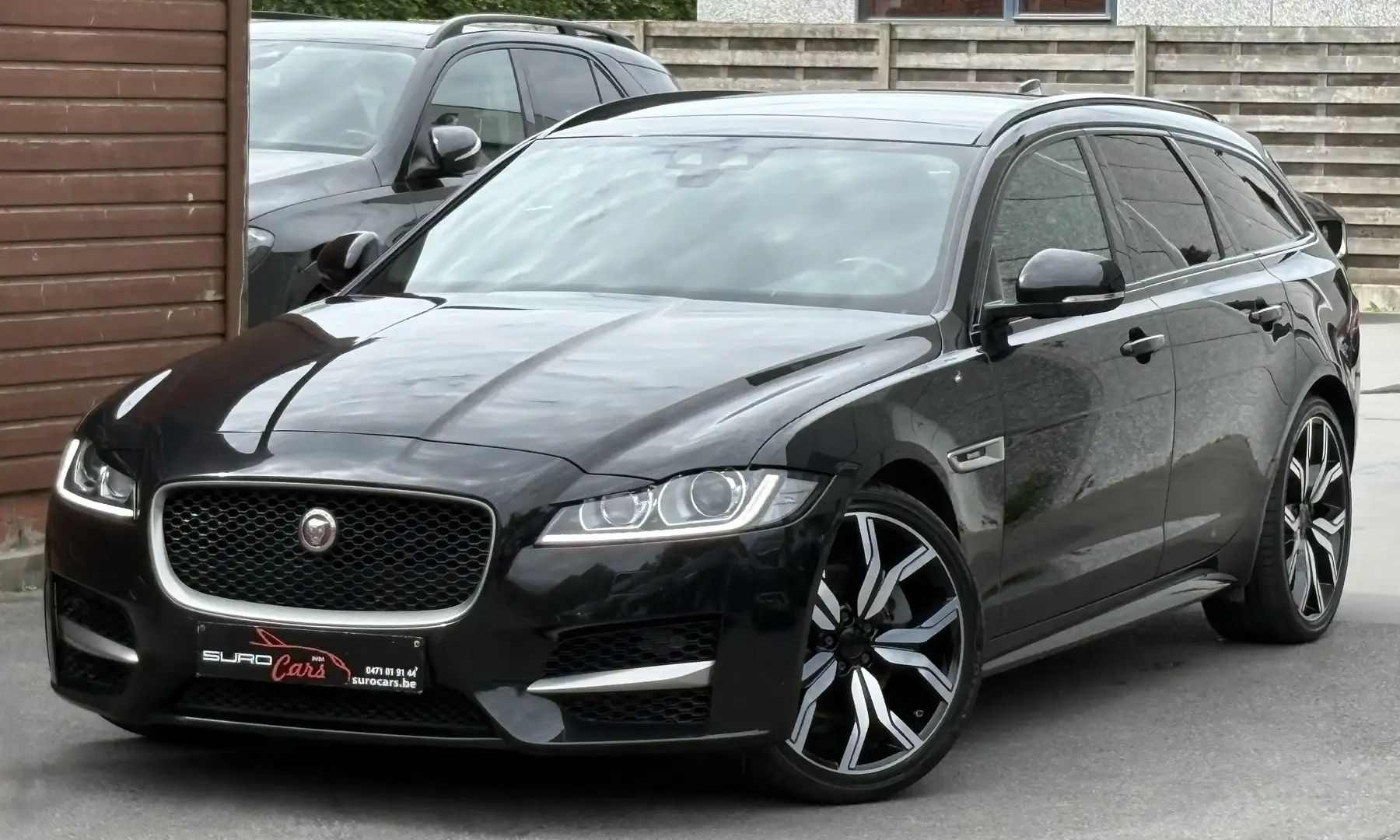 Jaguar XF Sportbrake 2.0 D E-Performance R-Sport (EU6.2) Zwart - 1
