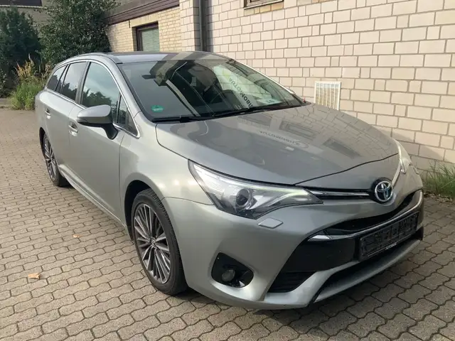 Toyota Avensis 1,8-l-Valvem. Executive Touring Sports