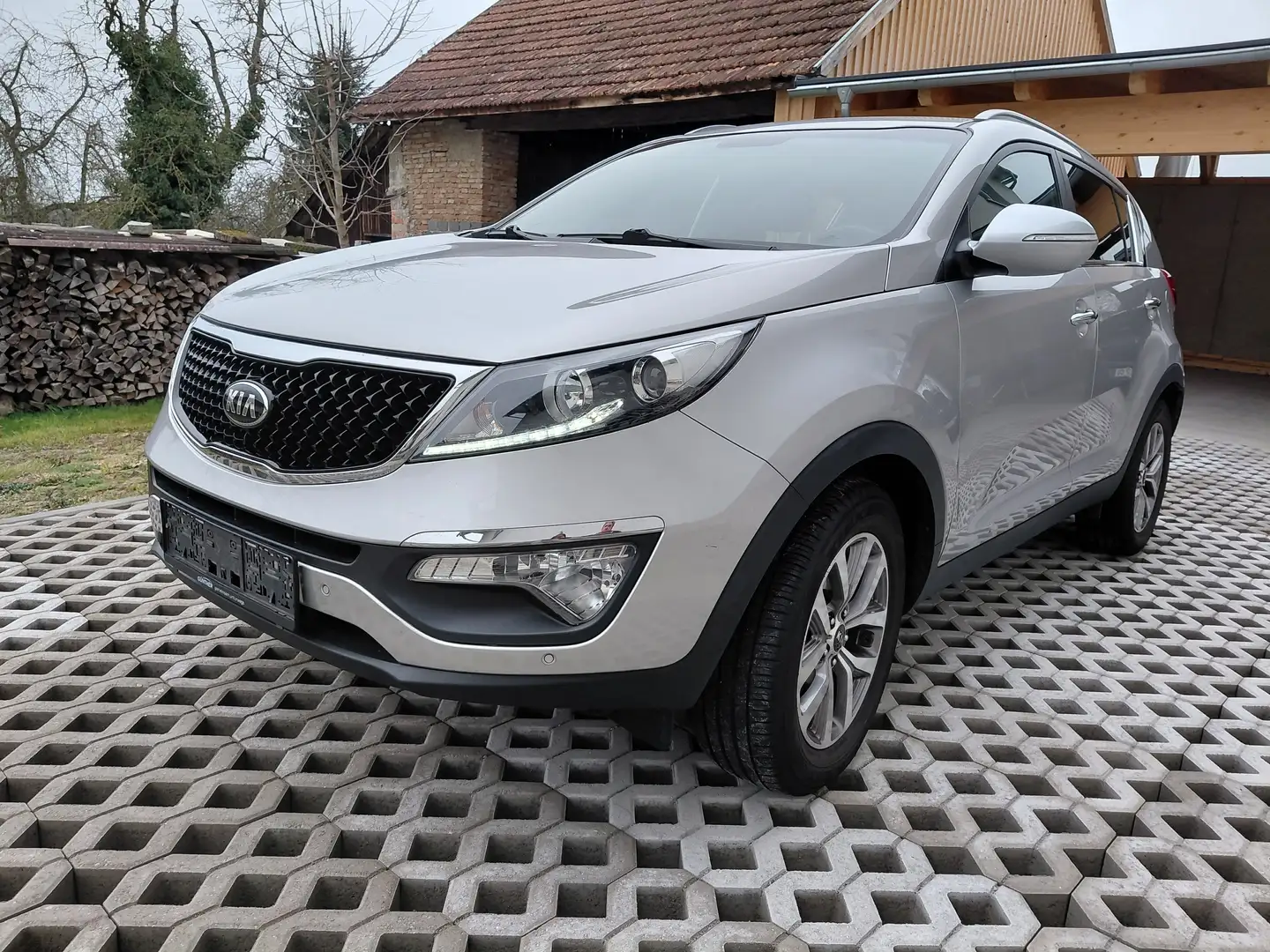 Kia Sportage 1.7 CRDi 2WD Fif Brazuca Silber - 1