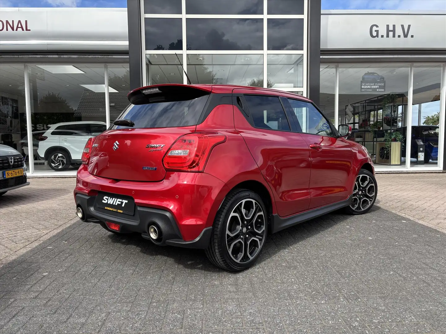 Suzuki Swift 1.4 Boosterjet 129pk Smart Hybrid Sport Rood - 2
