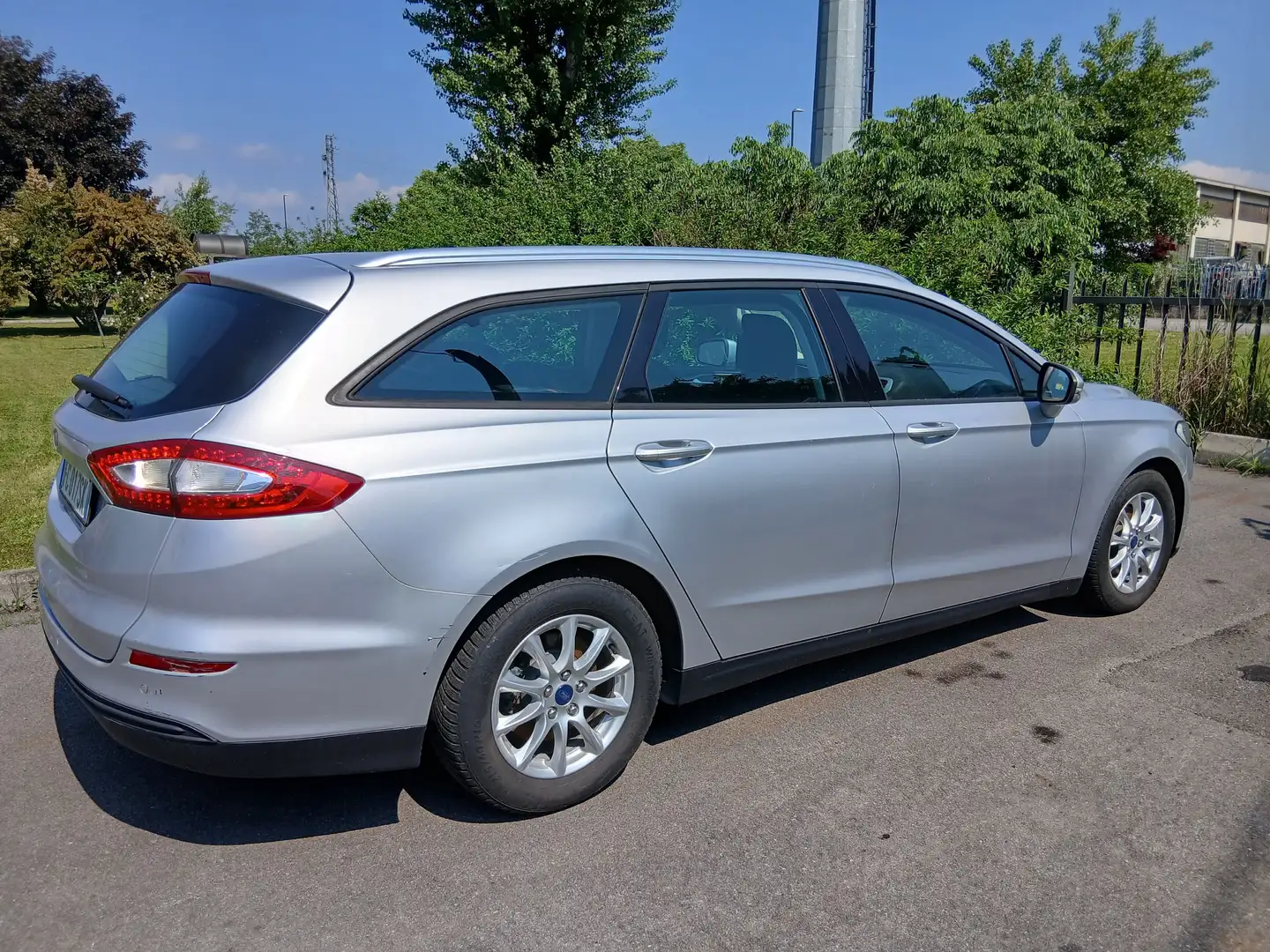 Ford Mondeo Mondeo IV 2015 SW SW 2.0 tdci Titanium Busin. s Plateado - 1