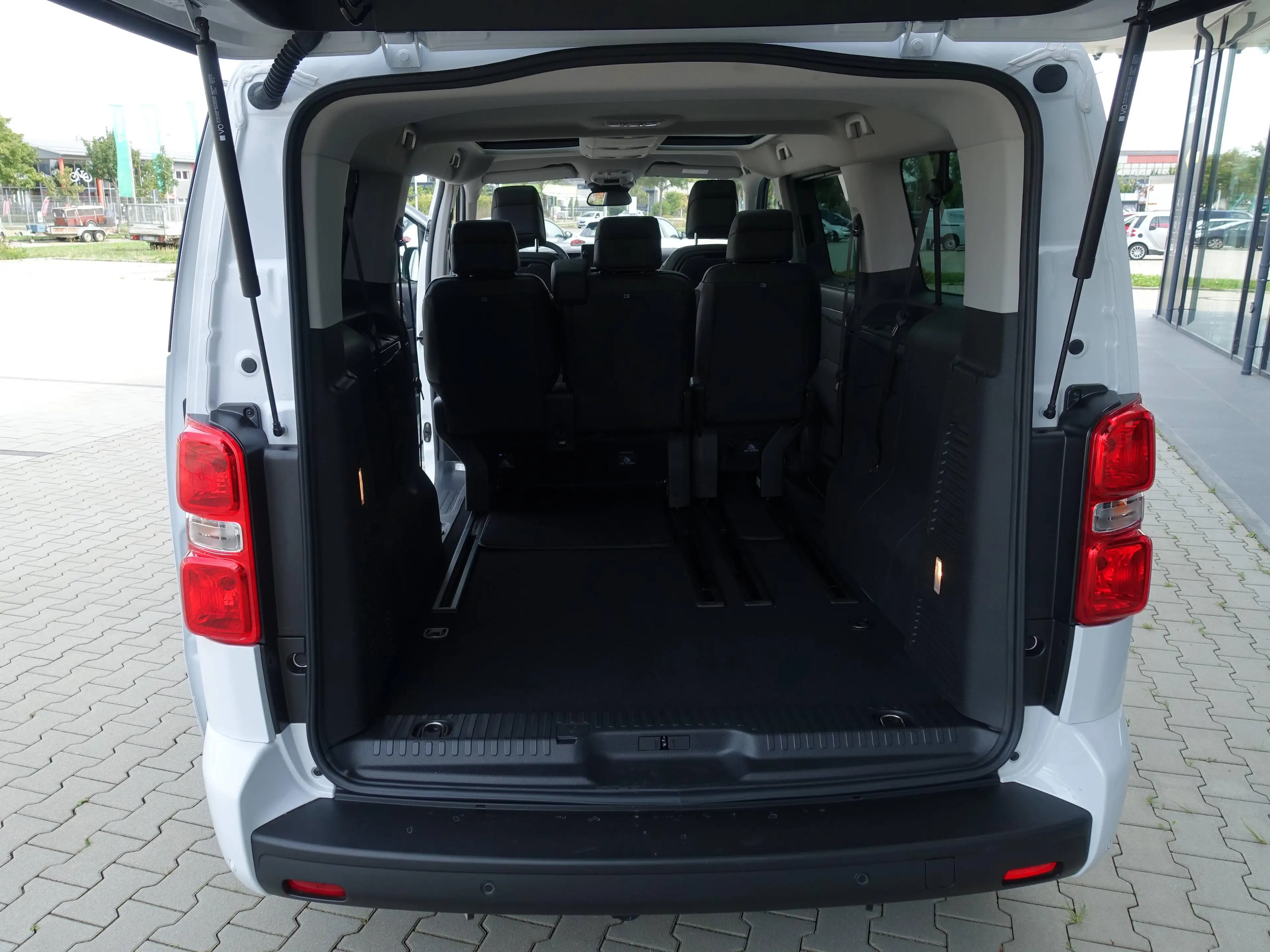 Peugeot Traveller Traveller Diesel 180 L3 2.2 Diesel 180 EAT8 Allure — photo 15