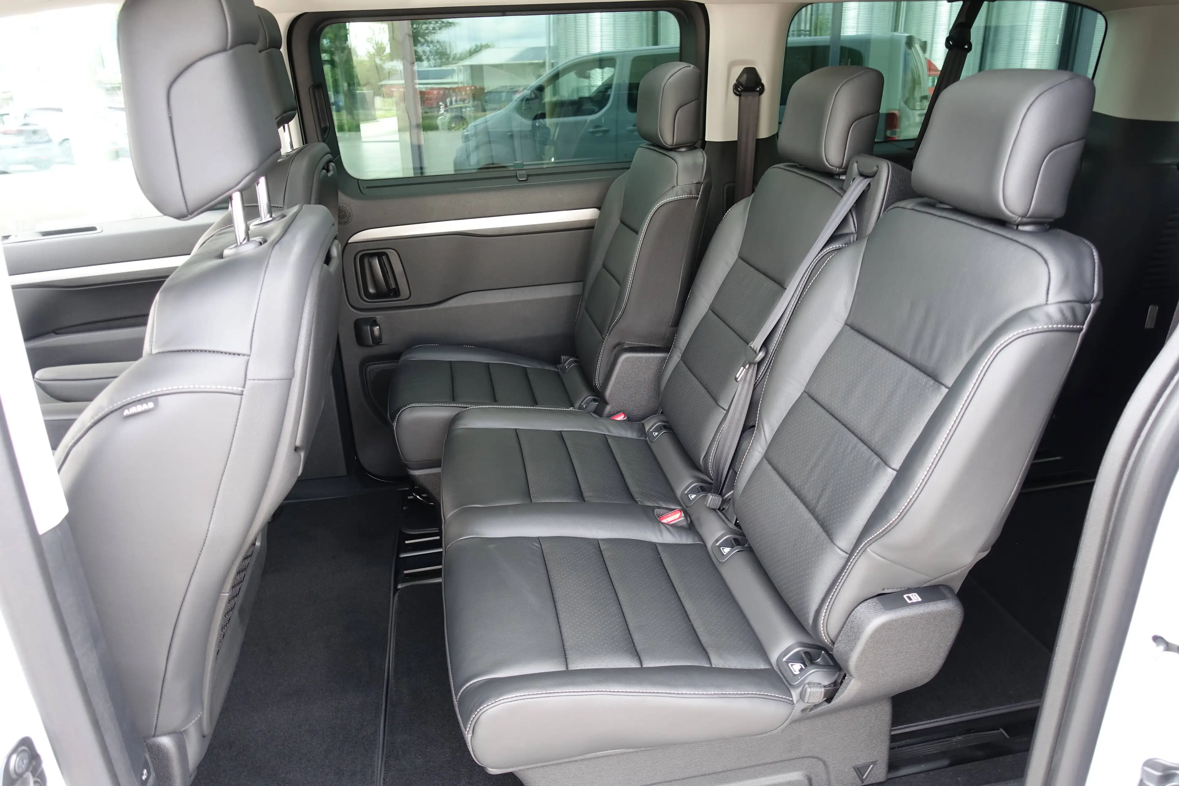 Peugeot Traveller Traveller Diesel 180 L3 2.2 Diesel 180 EAT8 Allure — photo 8