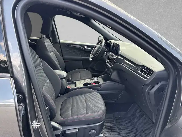 Ford Kuga view 3