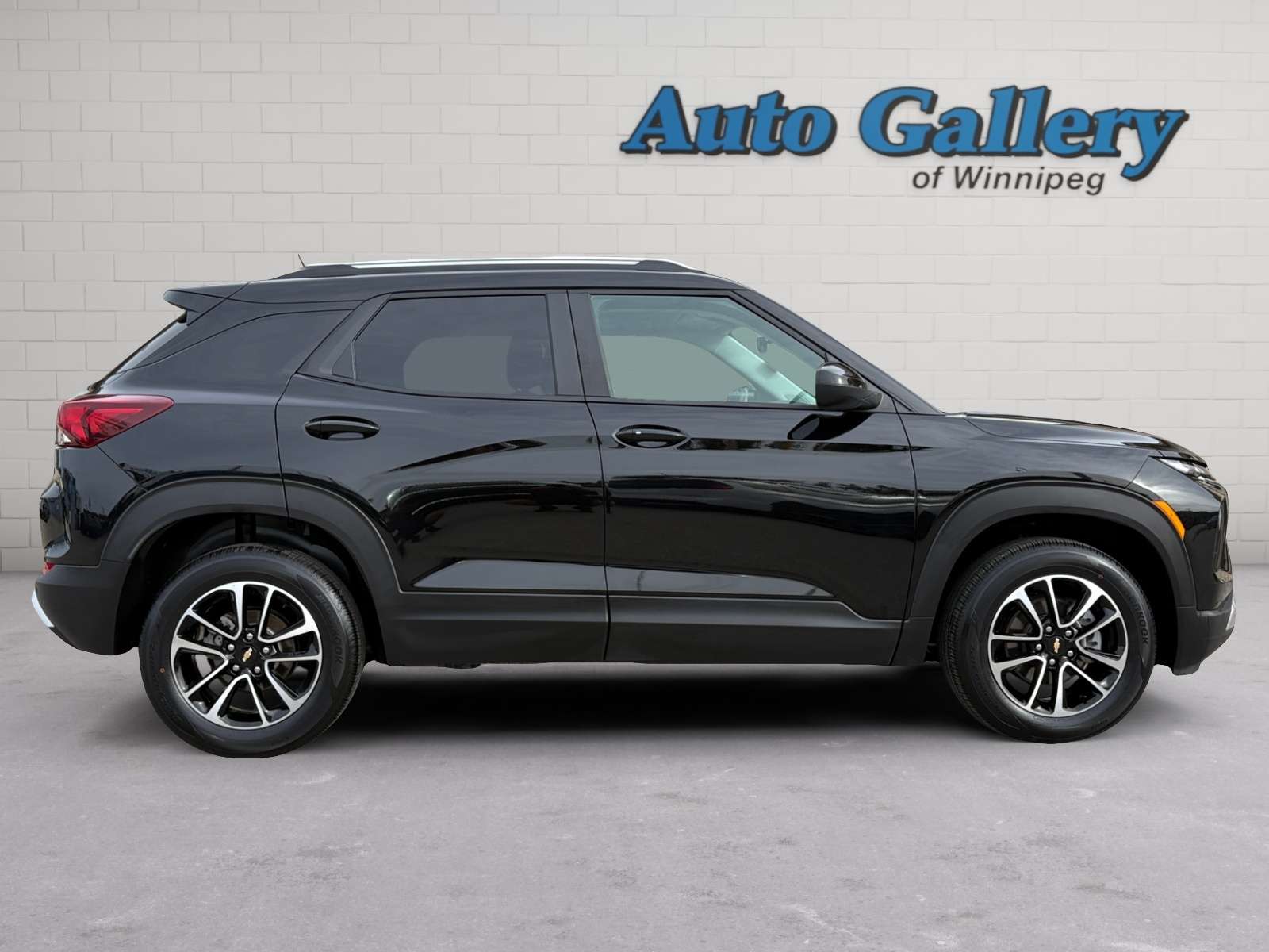 used 2025 Chevrolet TrailBlazer car, priced at $28,896