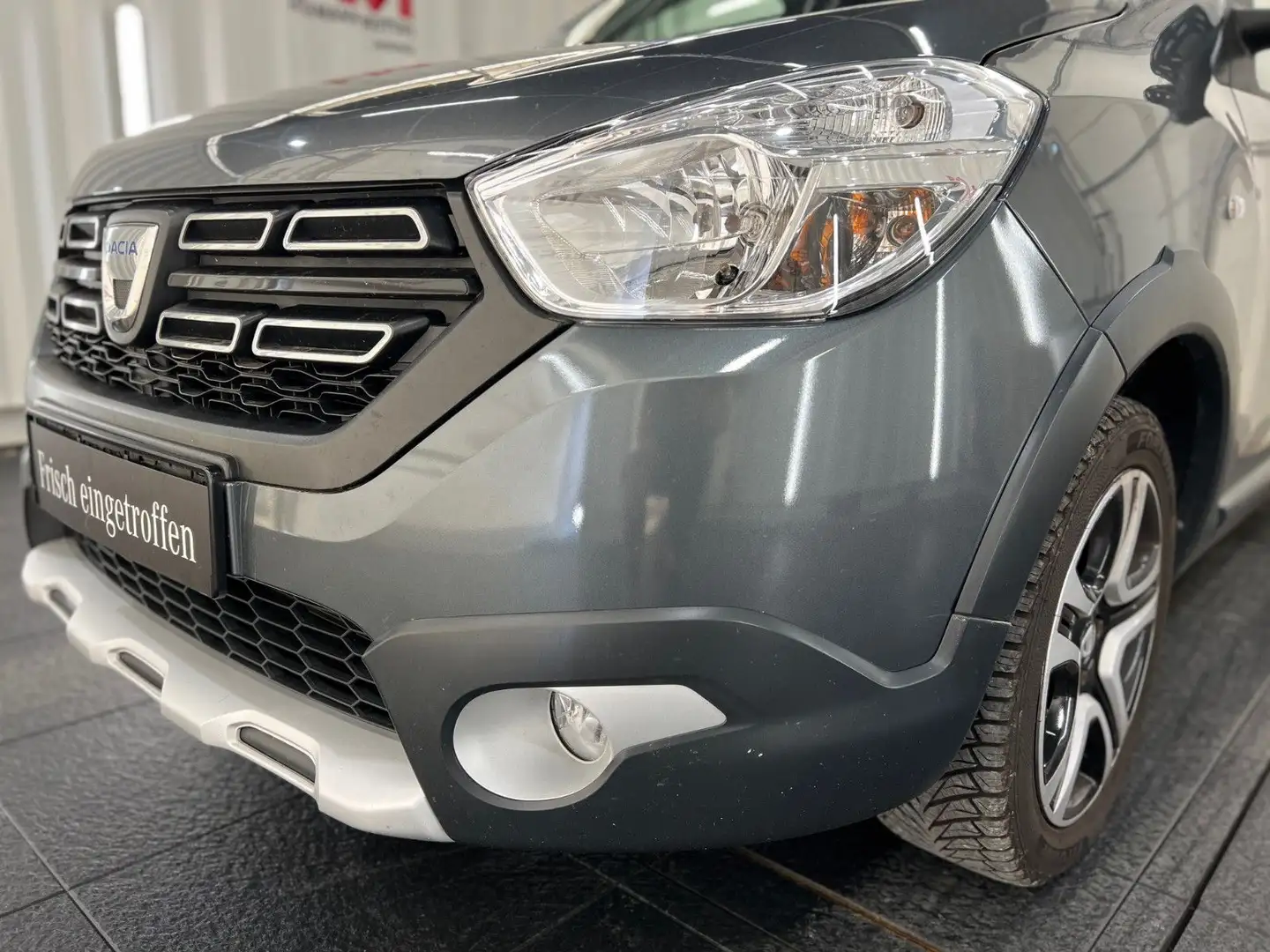 Dacia Dokker StepwayCelebration Nav/SHZ/Blueto./MFL Grau - 2
