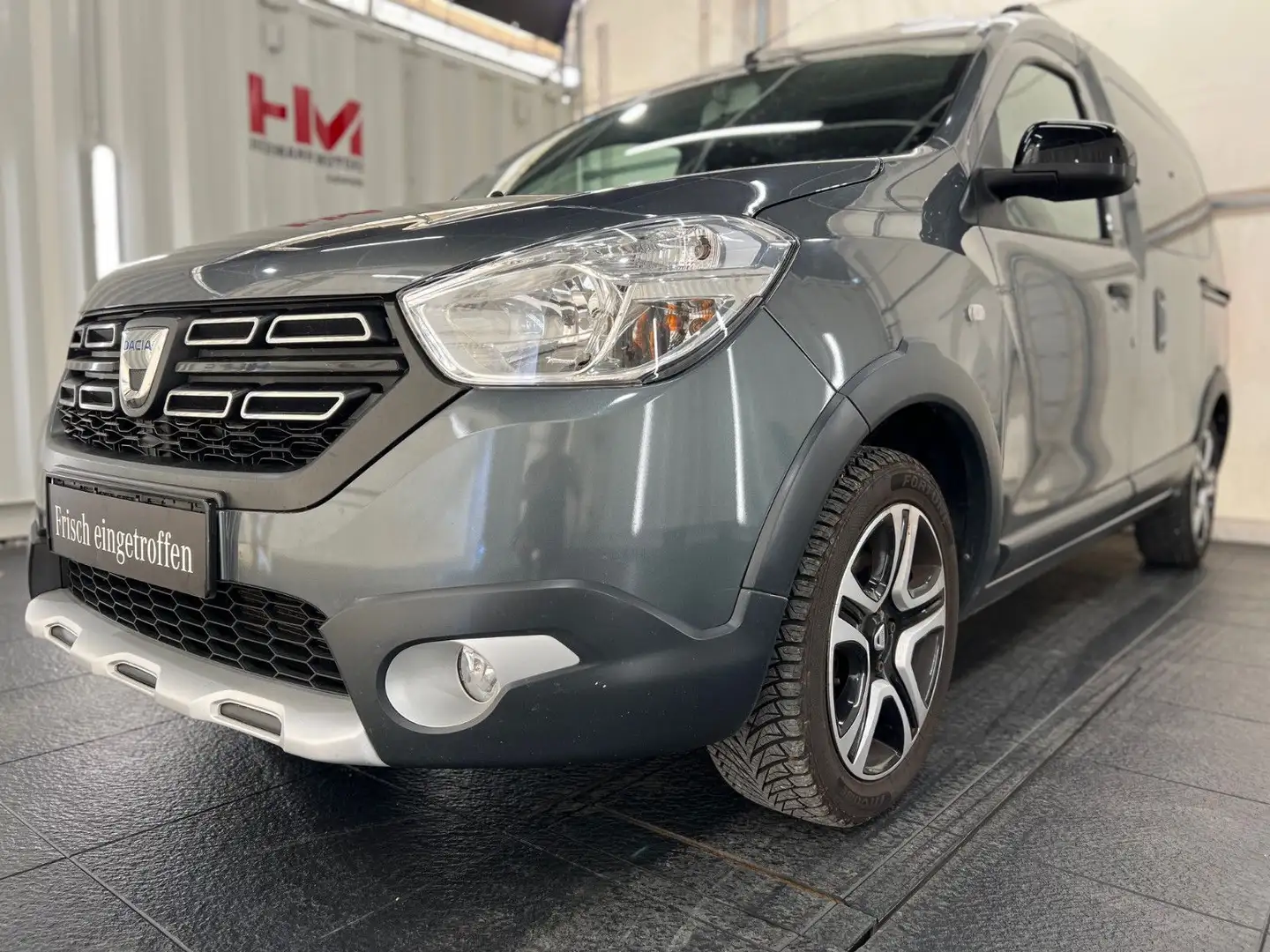 Dacia Dokker StepwayCelebration Nav/SHZ/Blueto./MFL Grau - 1