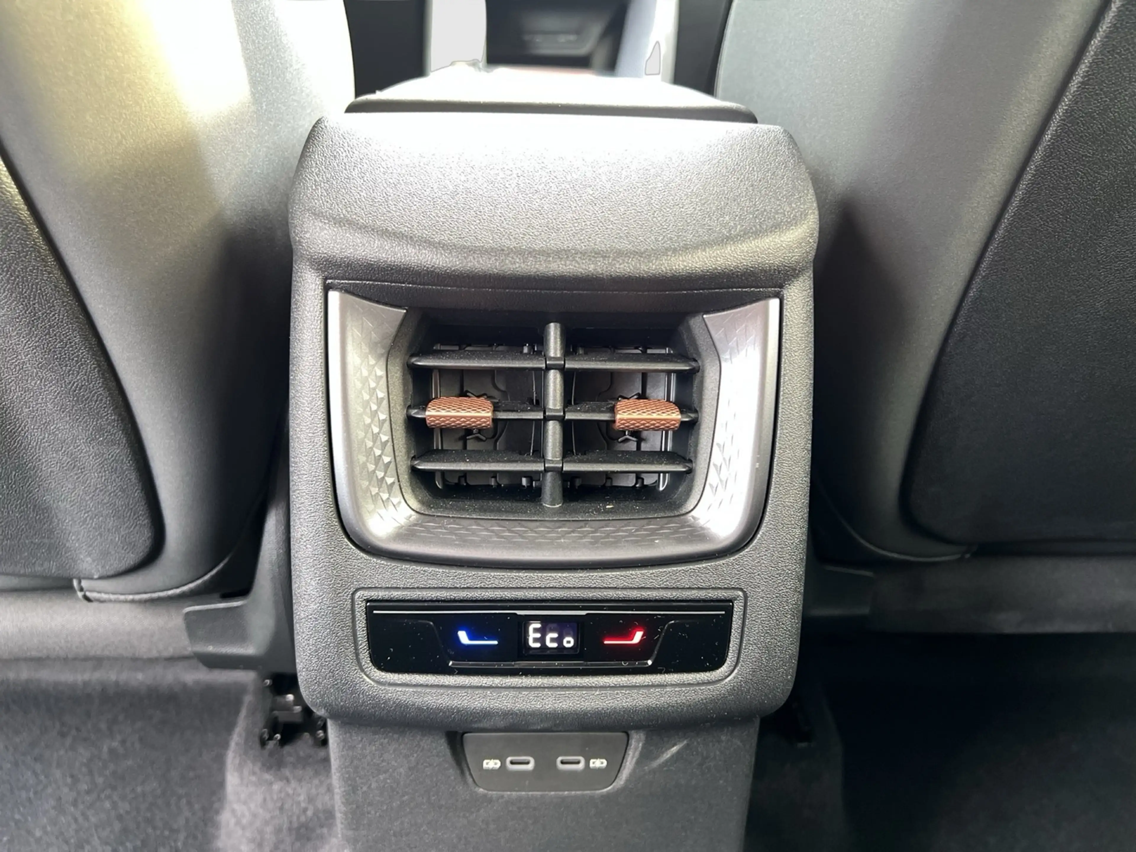 CUPRA Terramar 1.5 HYBRID 360°CAM ACC LM18 HEADUP NAVI — photo 11