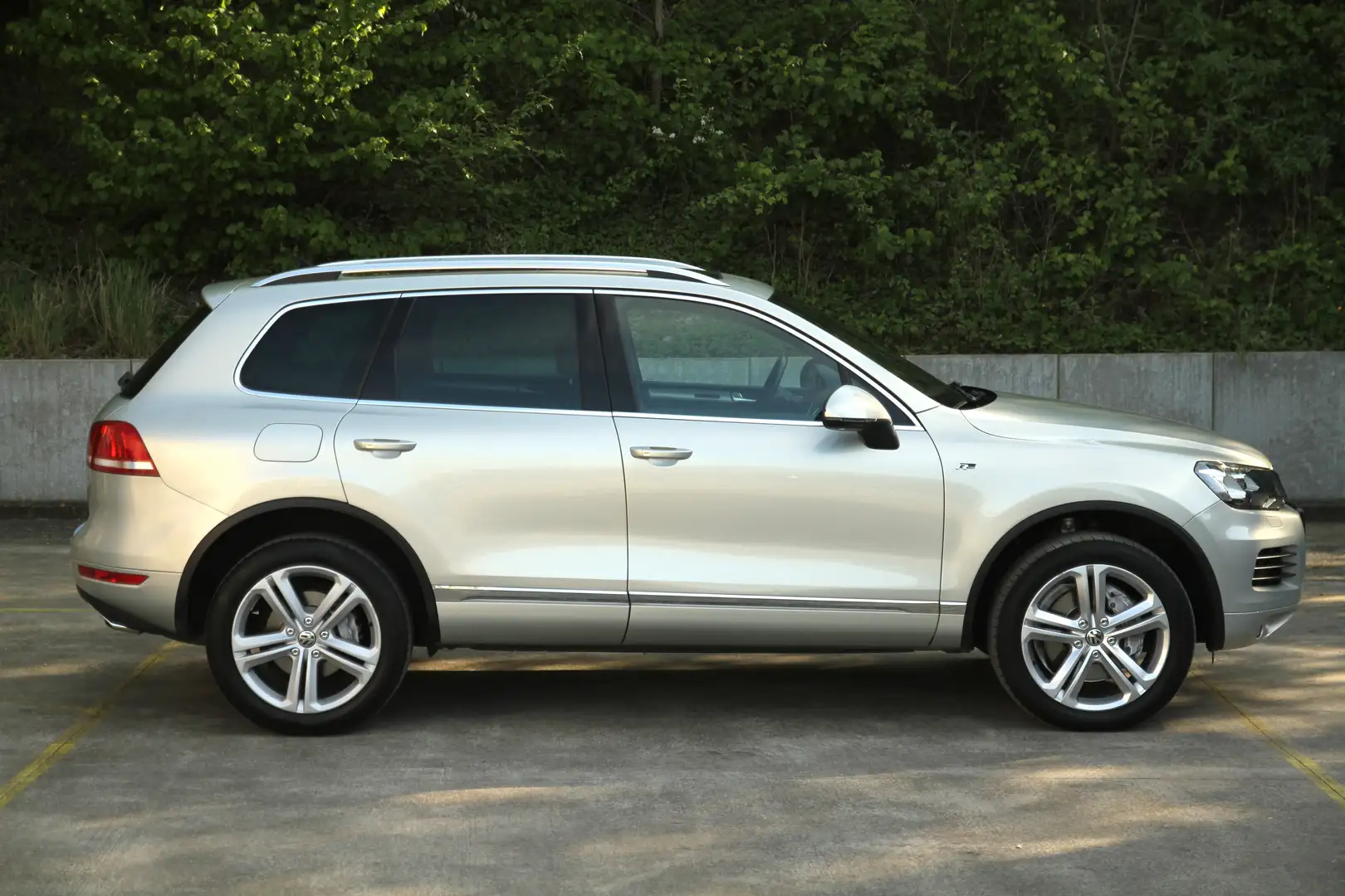 Volkswagen Touareg R-line - 4.2 CR TDi V8 DPF Tiptronic Plateado - 2