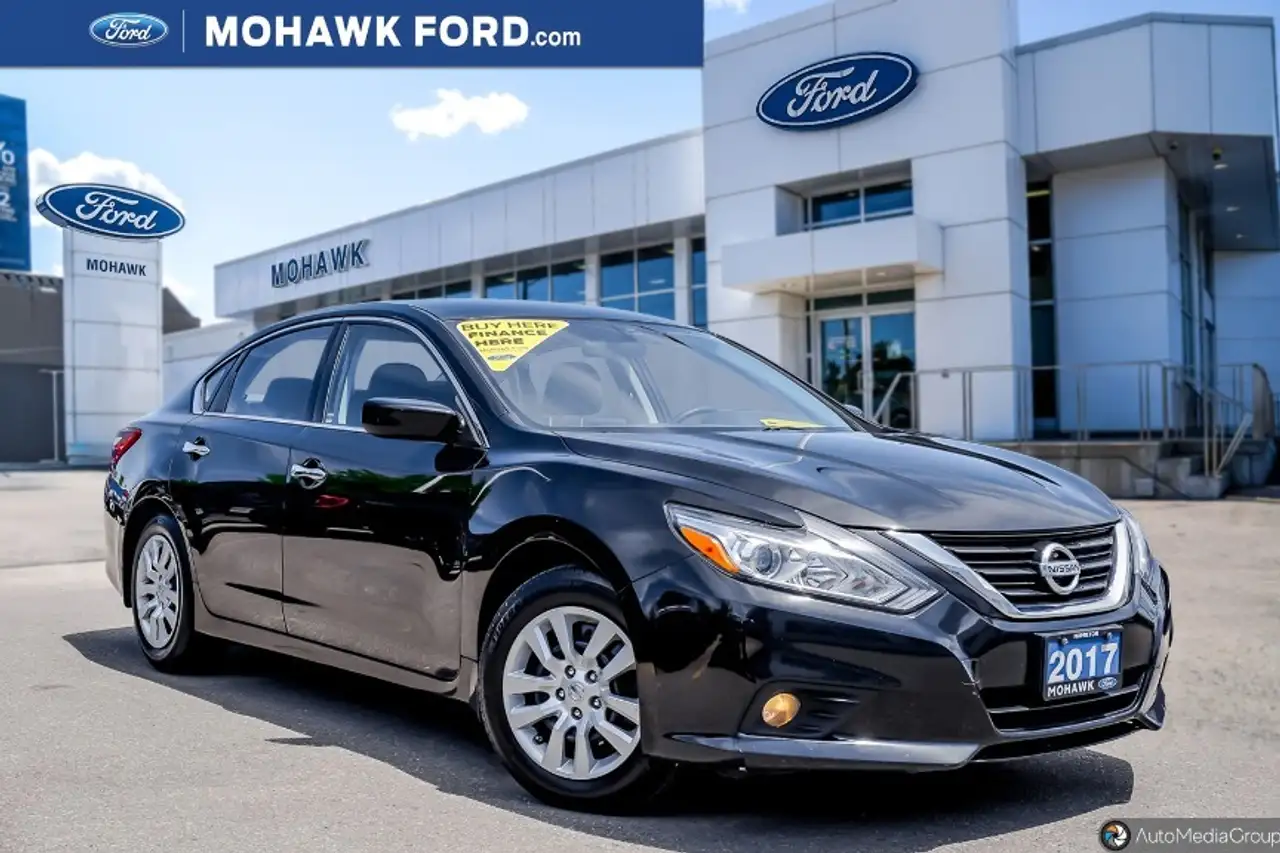 Nissan Altima снимка Nissan Altima