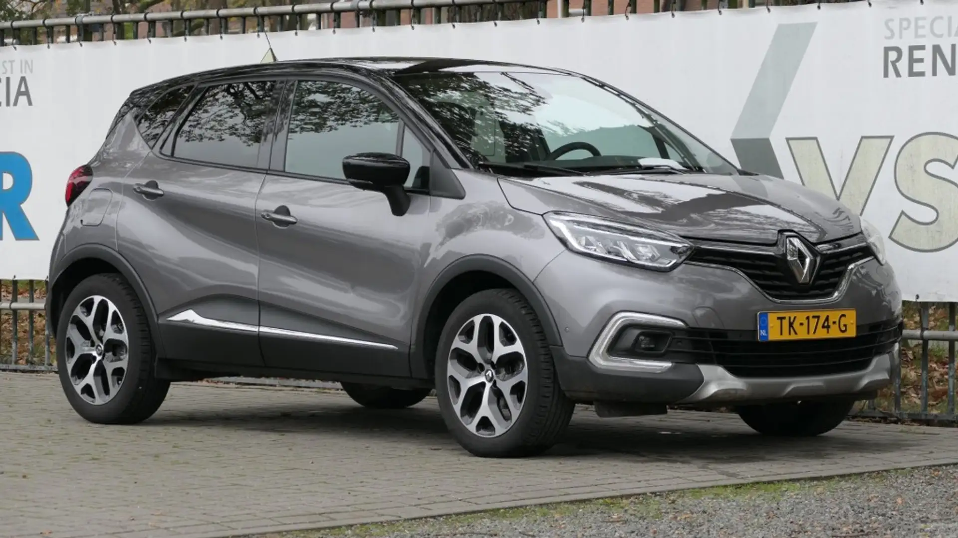 Renault Captur TCe 90 Intens Grijs - 1