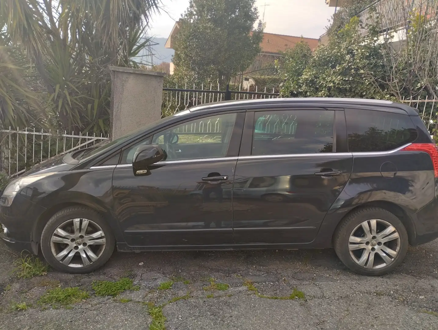 Peugeot 5008 2.0 hdi 16v Allure (feline)163cv auto - 1