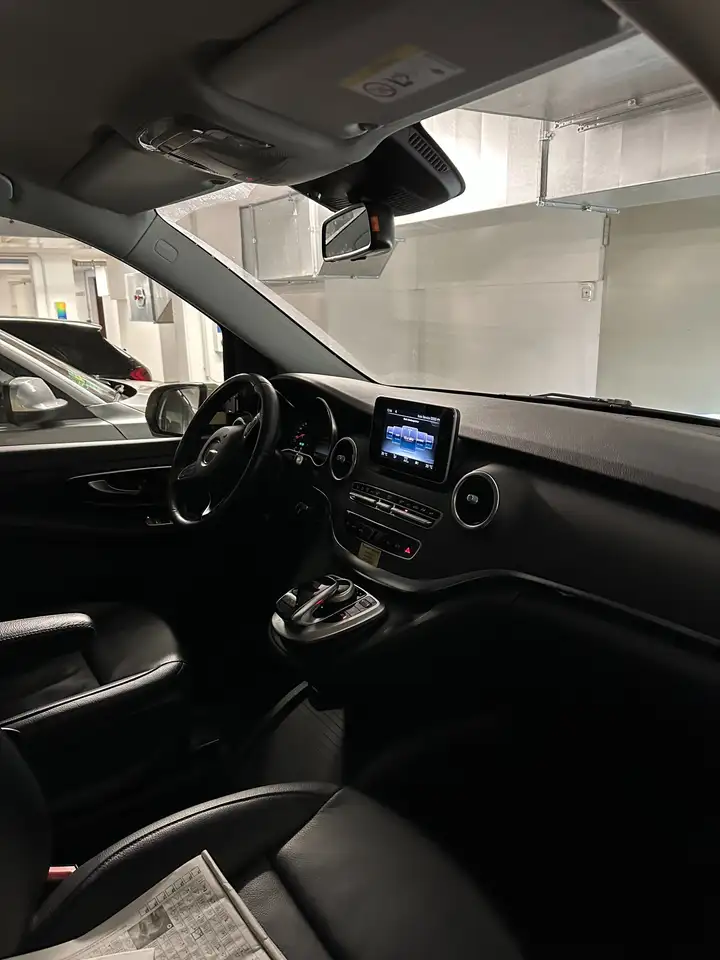Mercedes-Benz V 220