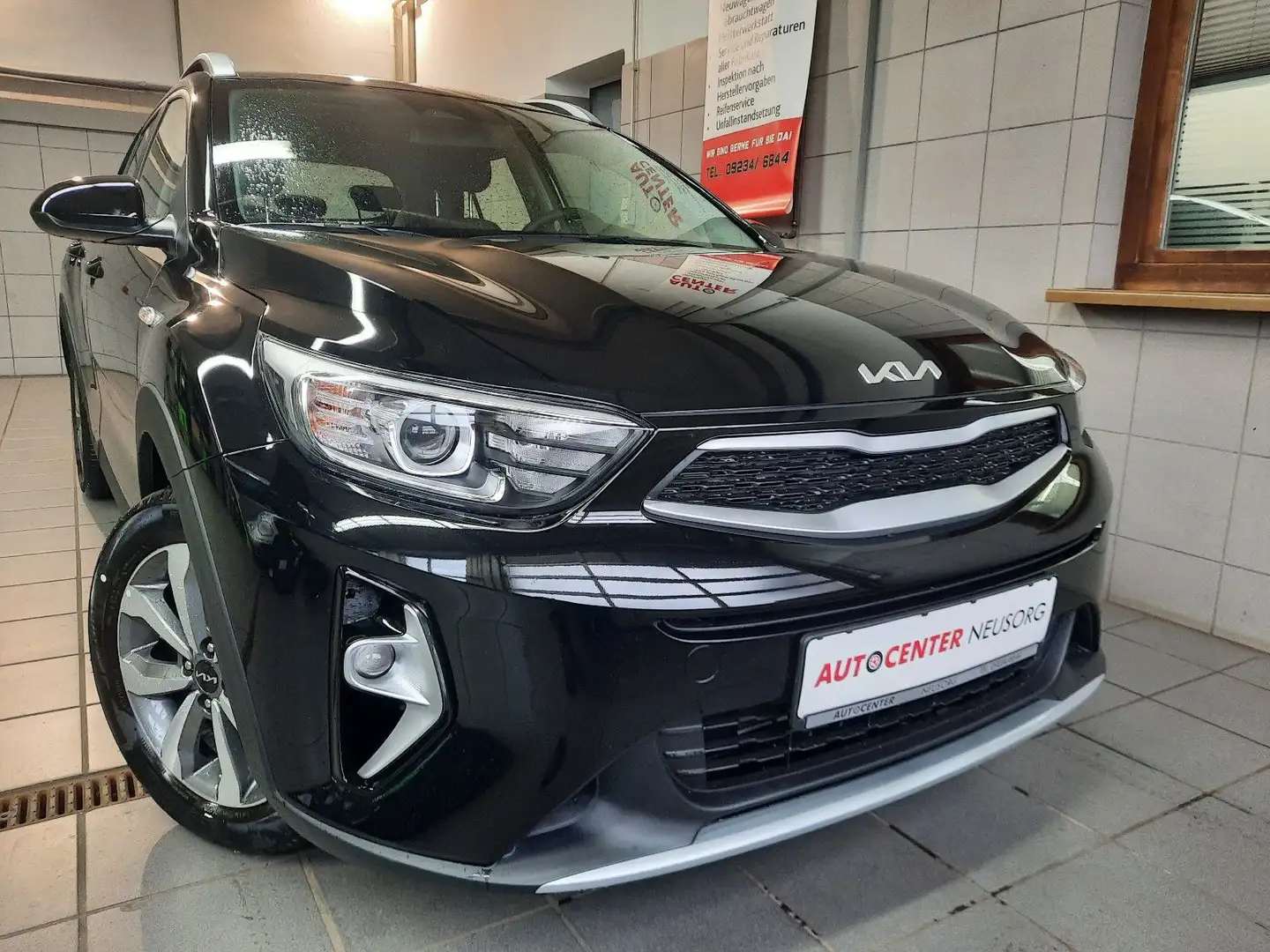Kia Stonic 1.2Spin Schwarz - 1