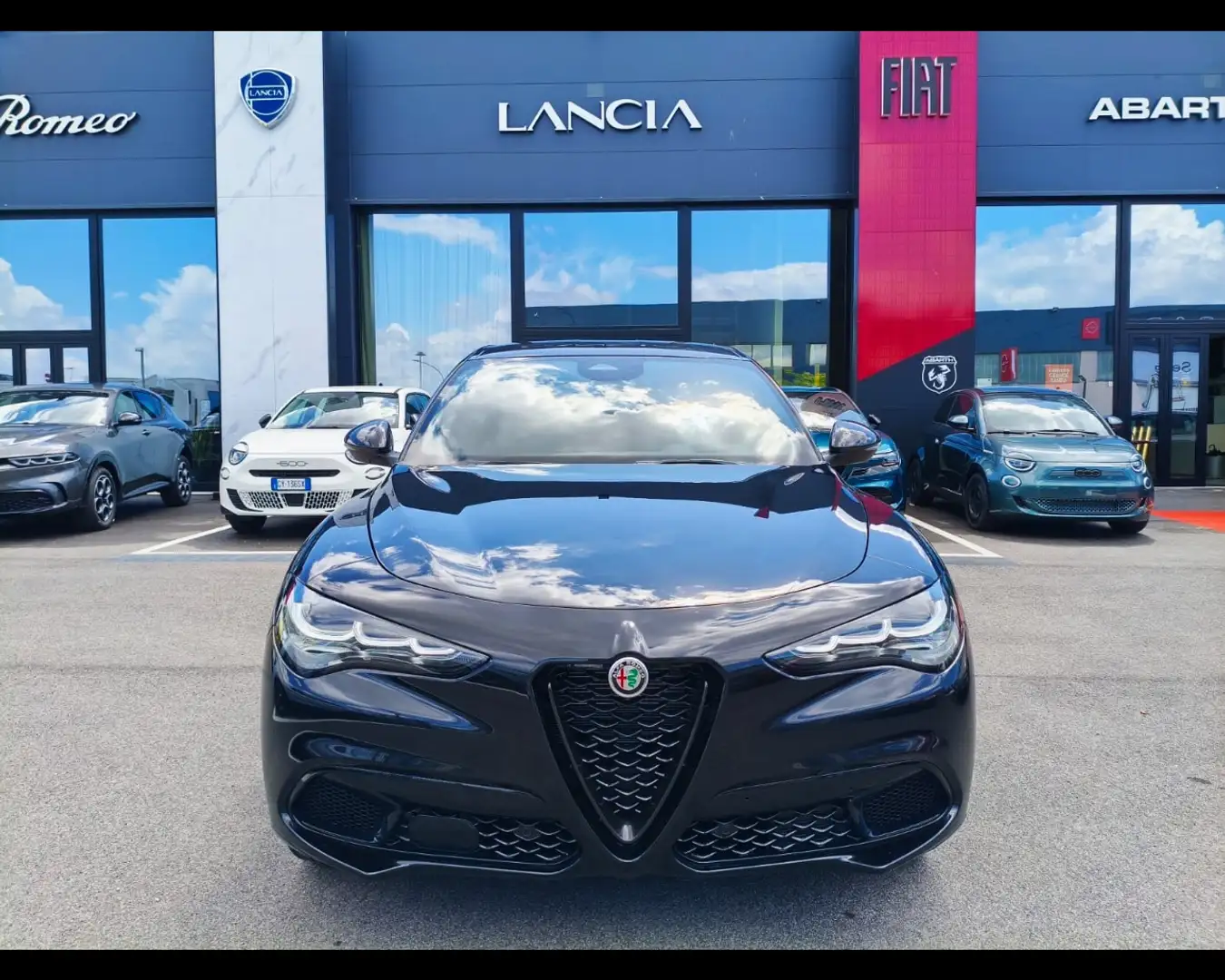 Alfa Romeo Stelvio 2.2 Turbo Intensa Nero - 2
