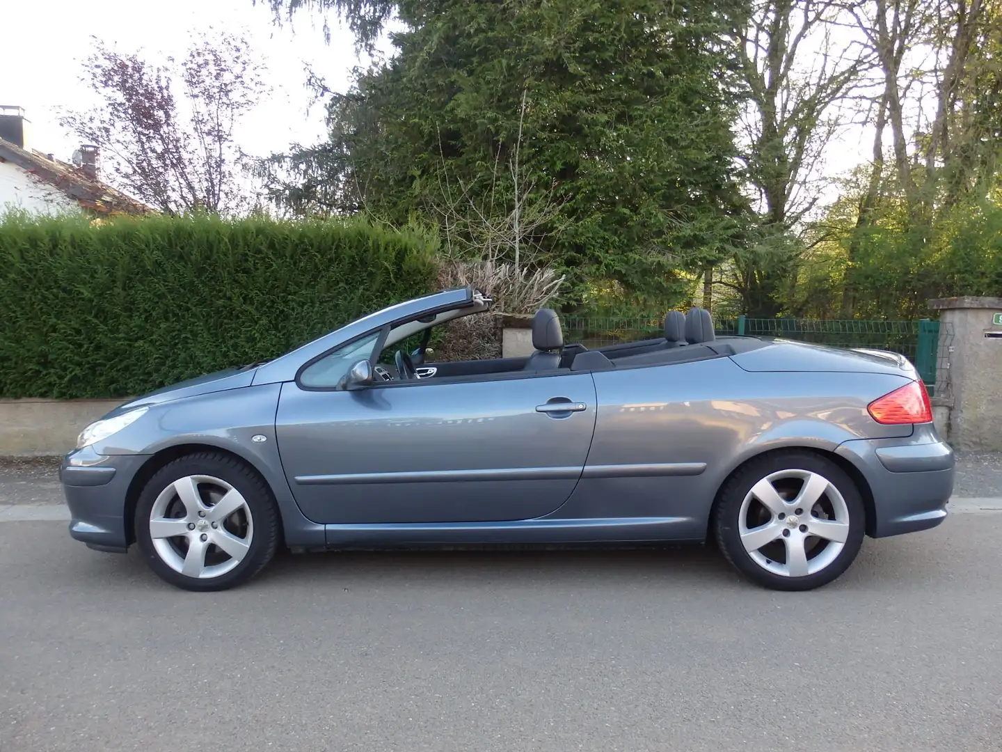 Peugeot 307 307 CC 2.0 HDi 16v - 136 FAP Sport Pack Gris - 1