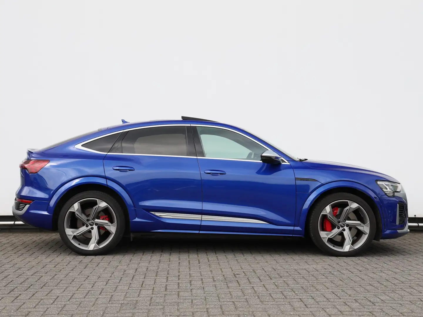 Audi SQ8 e-tron Sportback S quattro 115 kWh 503pk | Pano | B&O | 2 Синій - 2