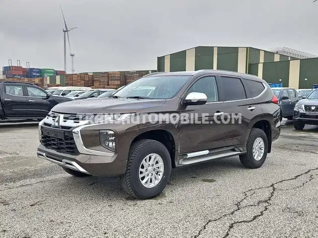 Mitsubishi Pajero Sport GLX  2.5L TURBO DIESEL AUTOMATIQUE - EXPORT OUT EU TROPICAL VERSION