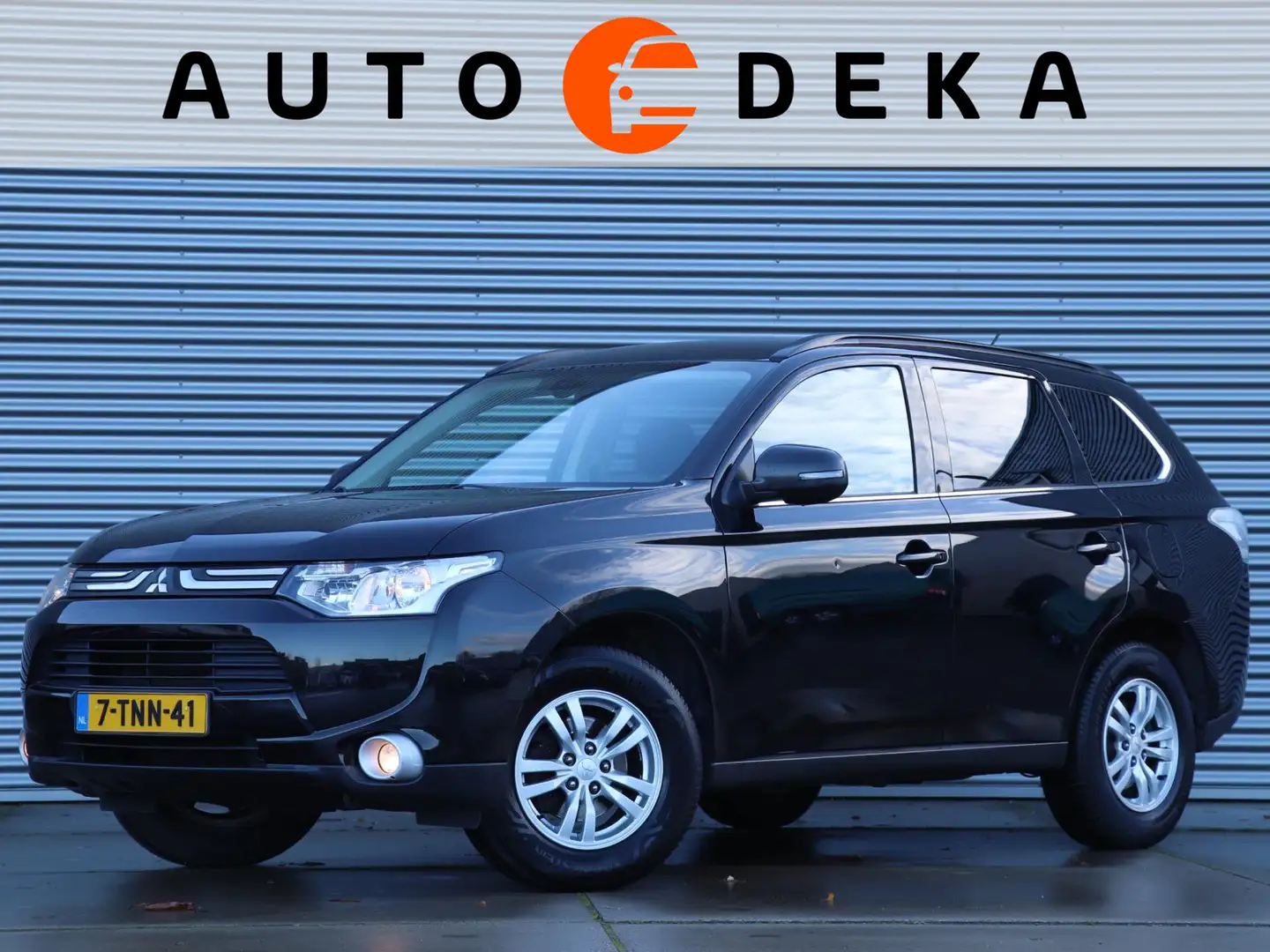 Mitsubishi Outlander 2.0 Intense Automaat *Trekhaak*Klimaatreg.*Cruisec Schwarz - 1