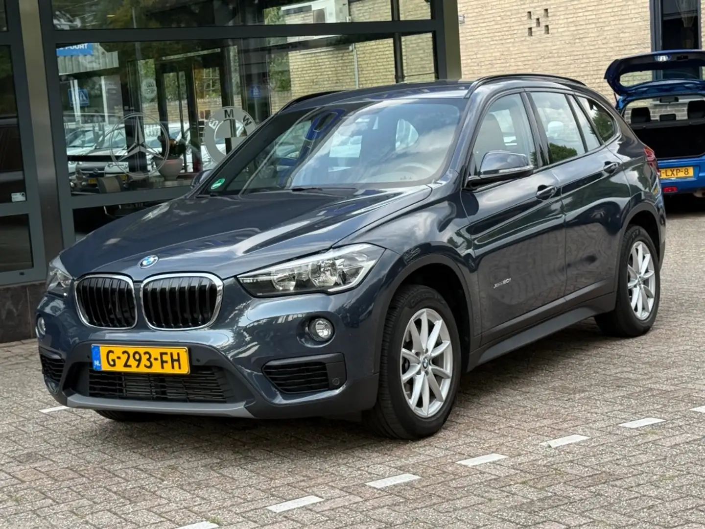 BMW X1 xDrive 20i Automaat Clima Cruise PDC Incl. onderho Gris - 2