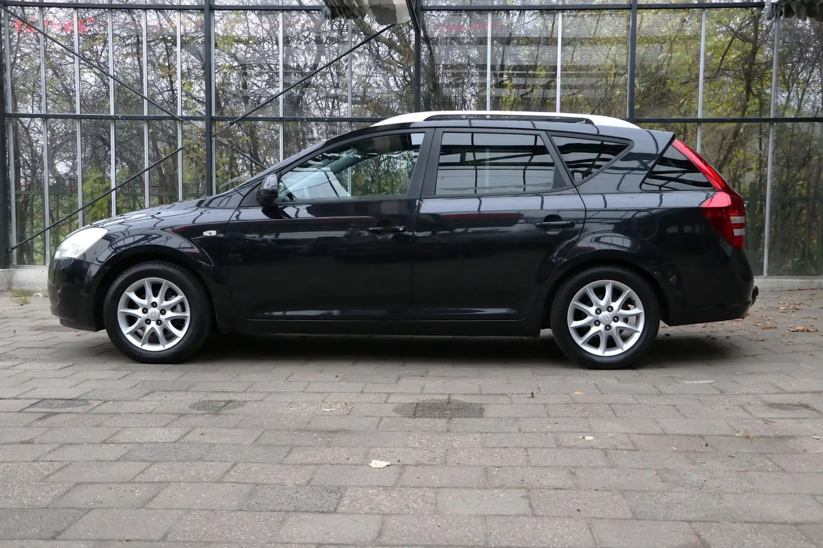 Kia Ceed / cee'd Sporty Wagon 1.6 All Stars / Airco / Cruise contro Zwart - 2